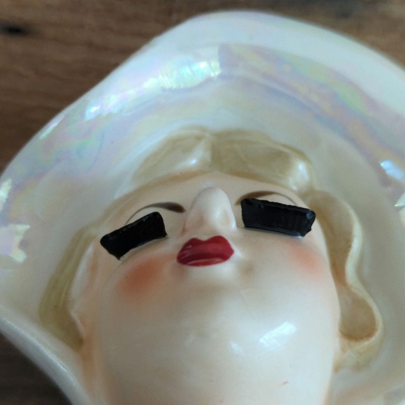 Vtg 4.25" Lefton Lady Head Vase Pearlescent White Dress and Hat Pearl Necklace - Picture 10 of 11